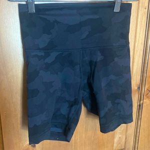 Lululemon bicycle midi shorts camp size 6 running